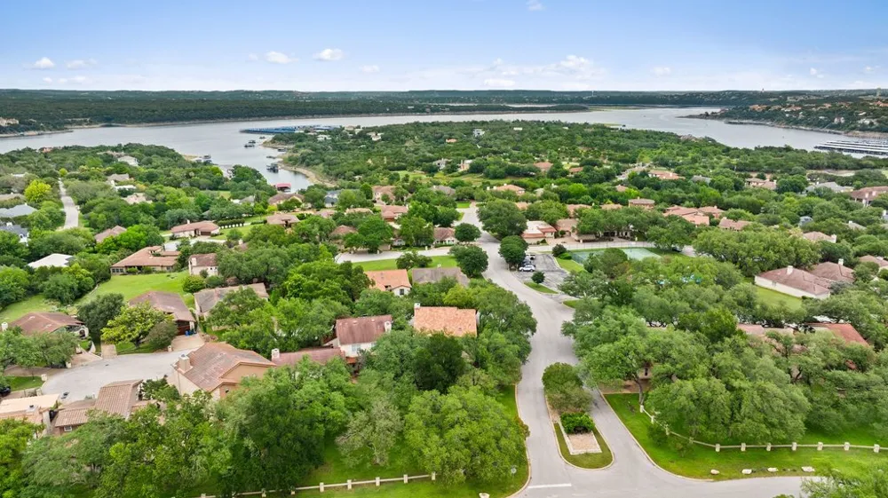201 Crescent Bluff Lakeway, TX 78734