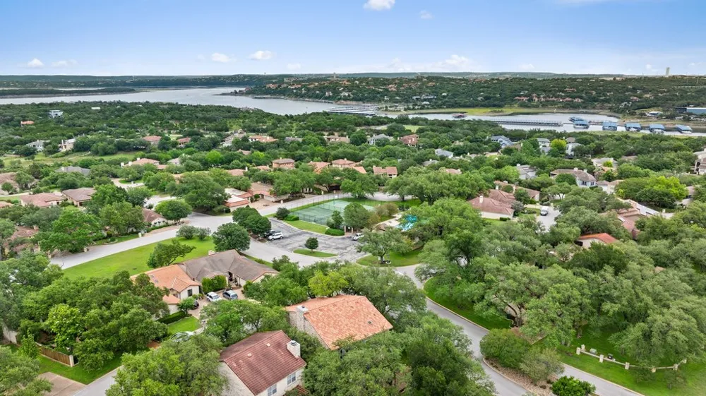 201 Crescent Bluff Lakeway, TX 78734