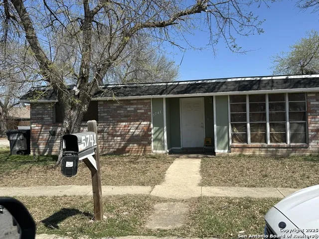 5738 Harefield San Antonio, TX 78228