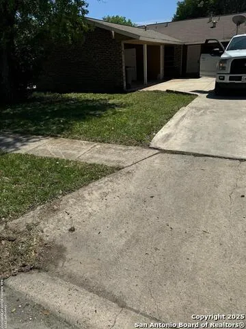 5734 Harefield San Antonio, TX 78228