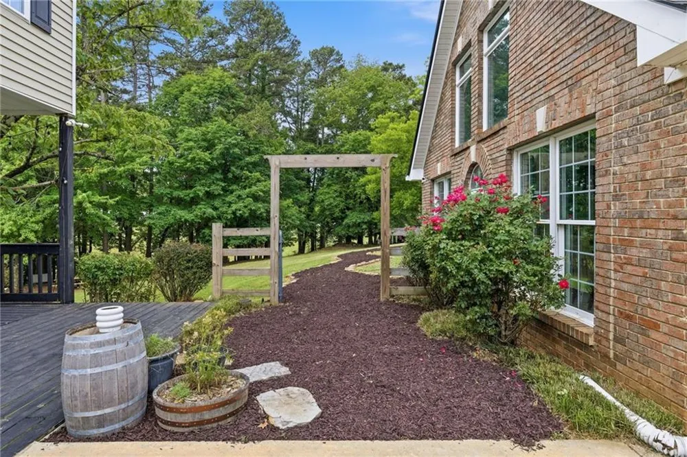 4337 Mountain View Road Oakwood, GA 30566