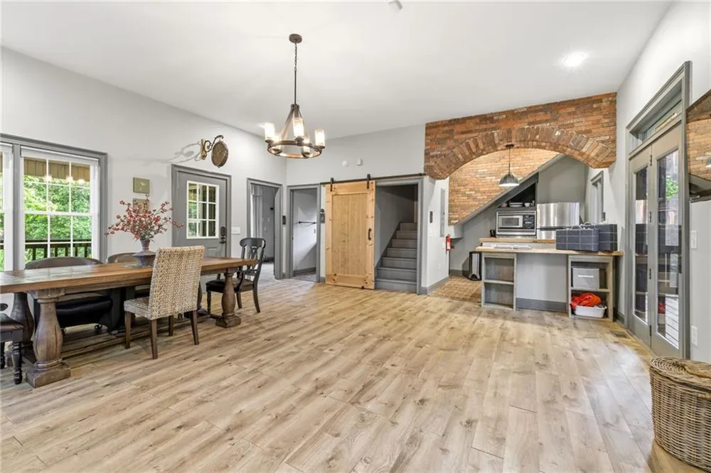 4337 Mountain View Road Oakwood, GA 30566
