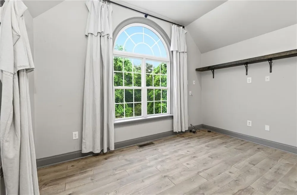 4337 Mountain View Road Oakwood, GA 30566