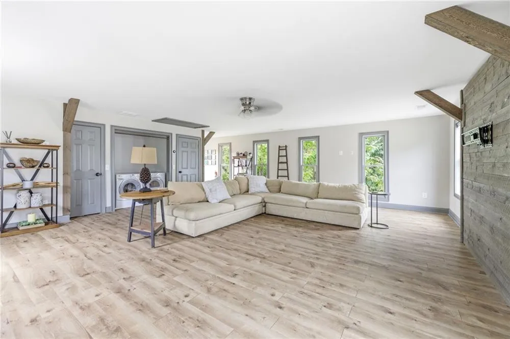 4337 Mountain View Road Oakwood, GA 30566
