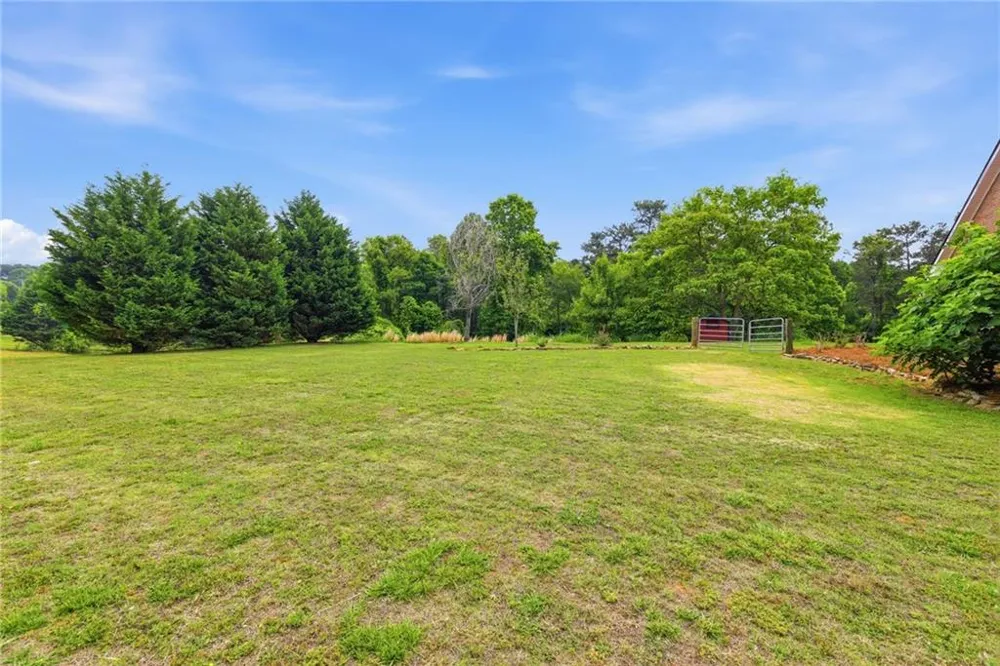 4337 Mountain View Road Oakwood, GA 30566