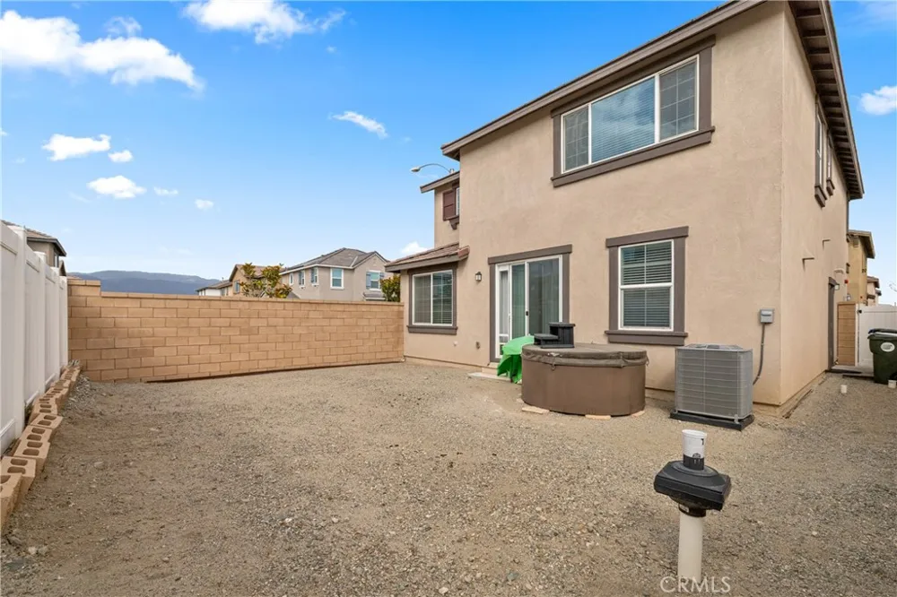 2476 Gunner Ridge Rialto, CA 92377