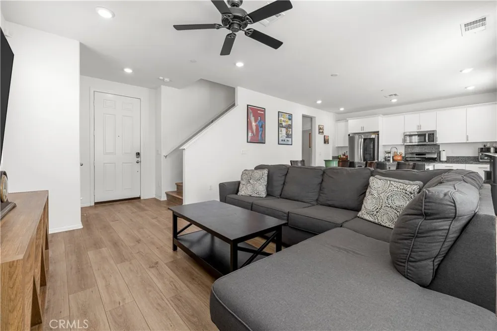 2476 Gunner Ridge Rialto, CA 92377