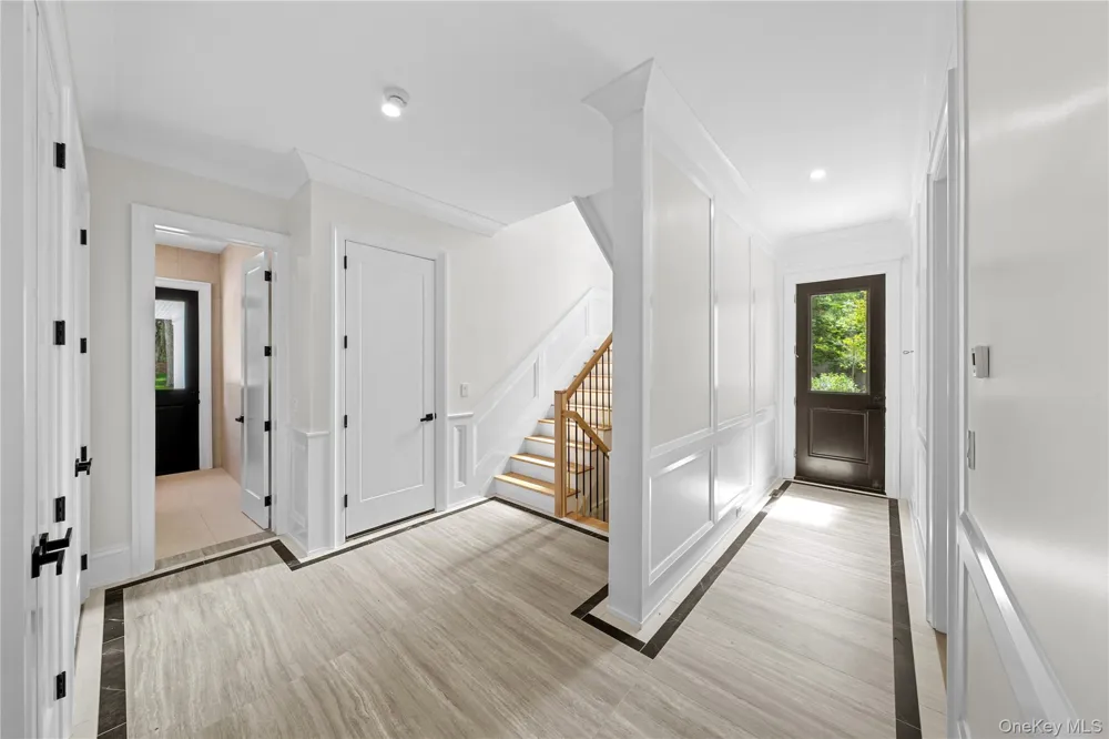 12 Quaker Ridge Drive Brookville, NY 11545