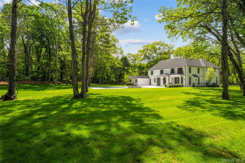 12 Quaker Ridge Drive Brookville, NY 11545