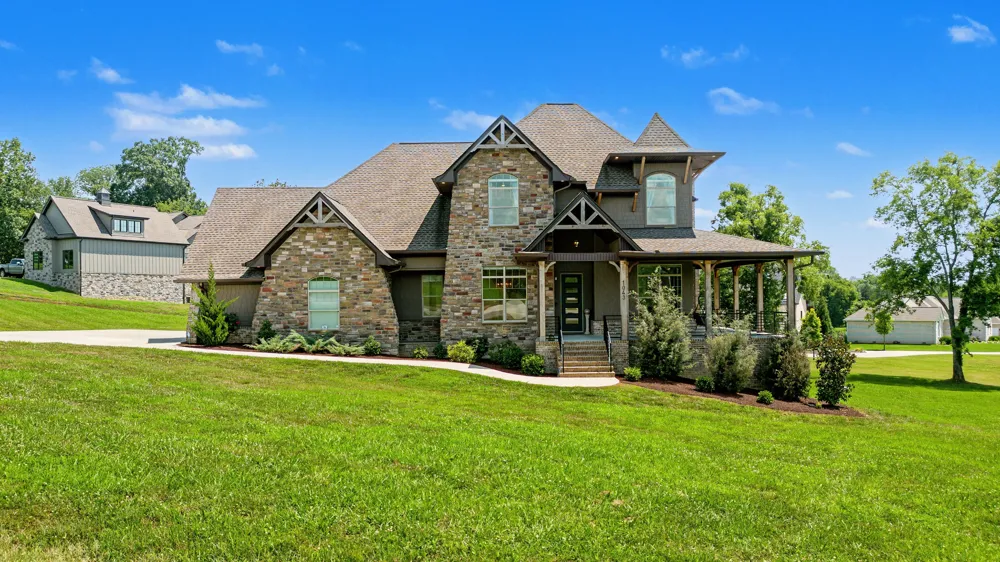 1043 Emerald Valley Dr Castalian Springs, TN 37031