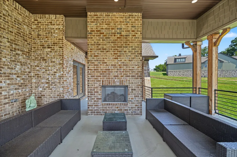 1043 Emerald Valley Dr Castalian Springs, TN 37031