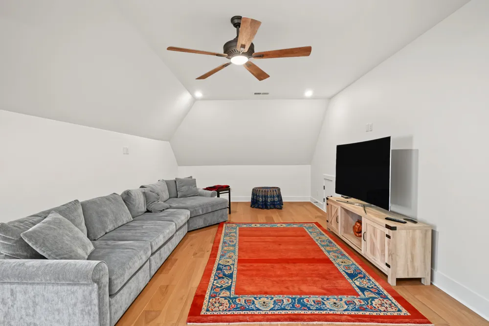 1043 Emerald Valley Dr Castalian Springs, TN 37031