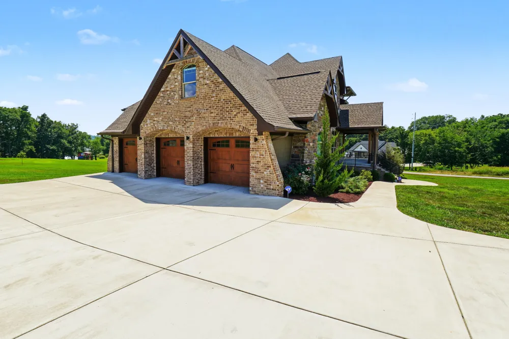 1043 Emerald Valley Dr Castalian Springs, TN 37031