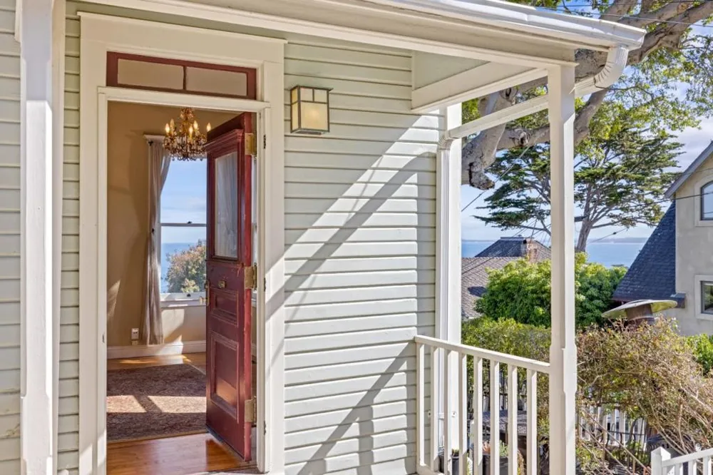 218 4th Street Pacific Grove, CA 93950