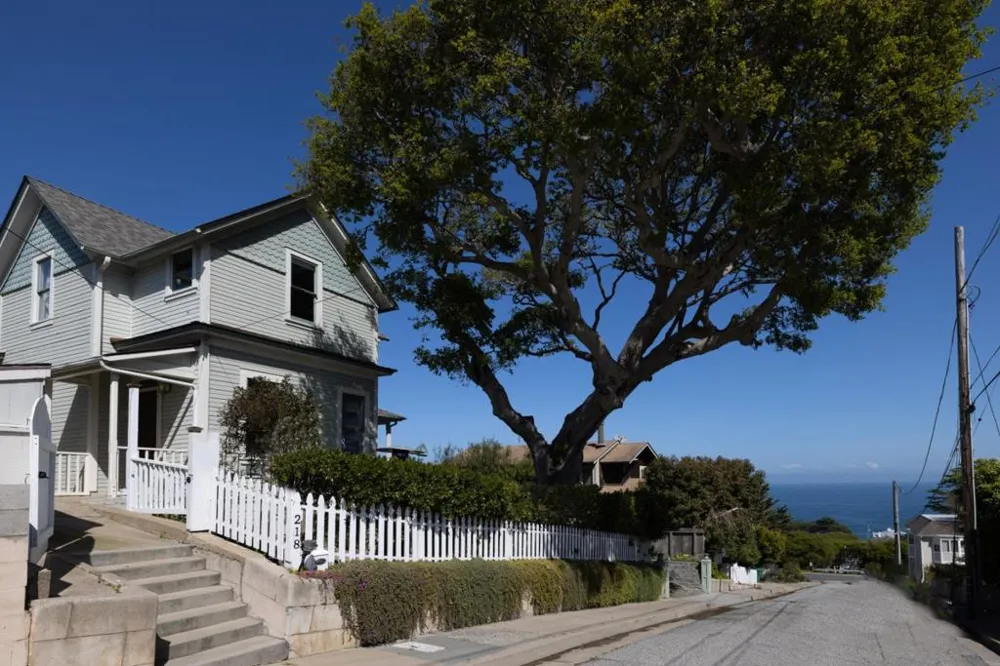 218 4th Street Pacific Grove, CA 93950