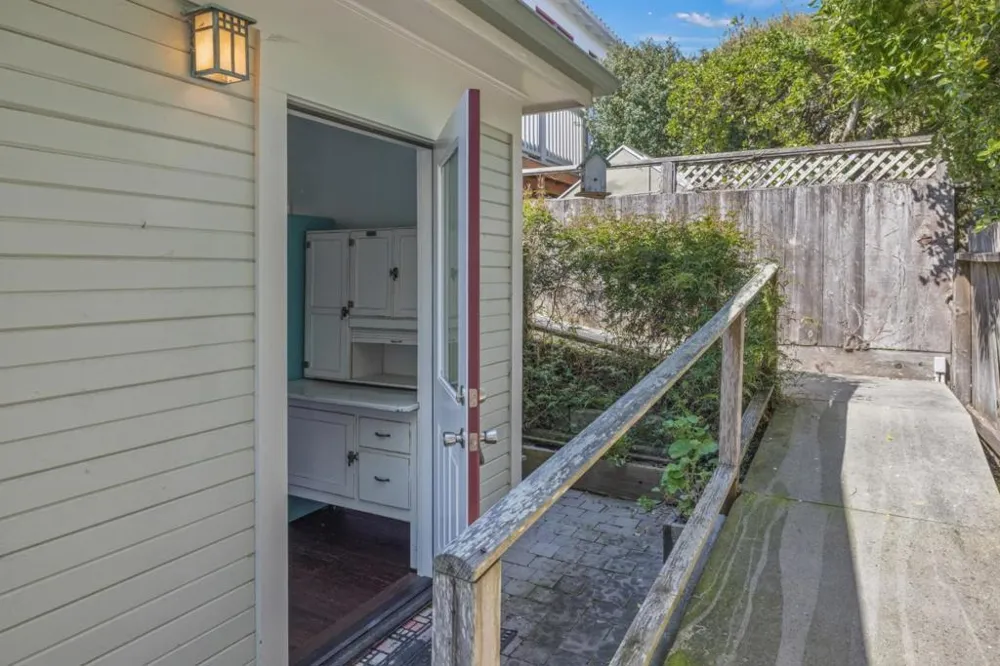 218 4th Street Pacific Grove, CA 93950