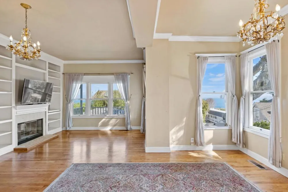 218 4th Street Pacific Grove, CA 93950