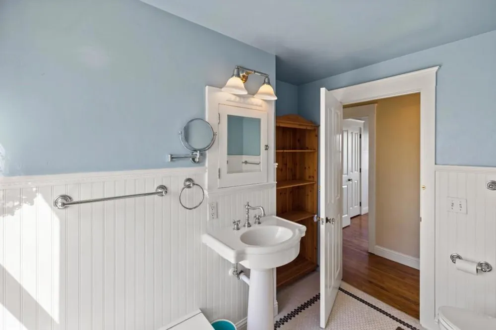 218 4th Street Pacific Grove, CA 93950