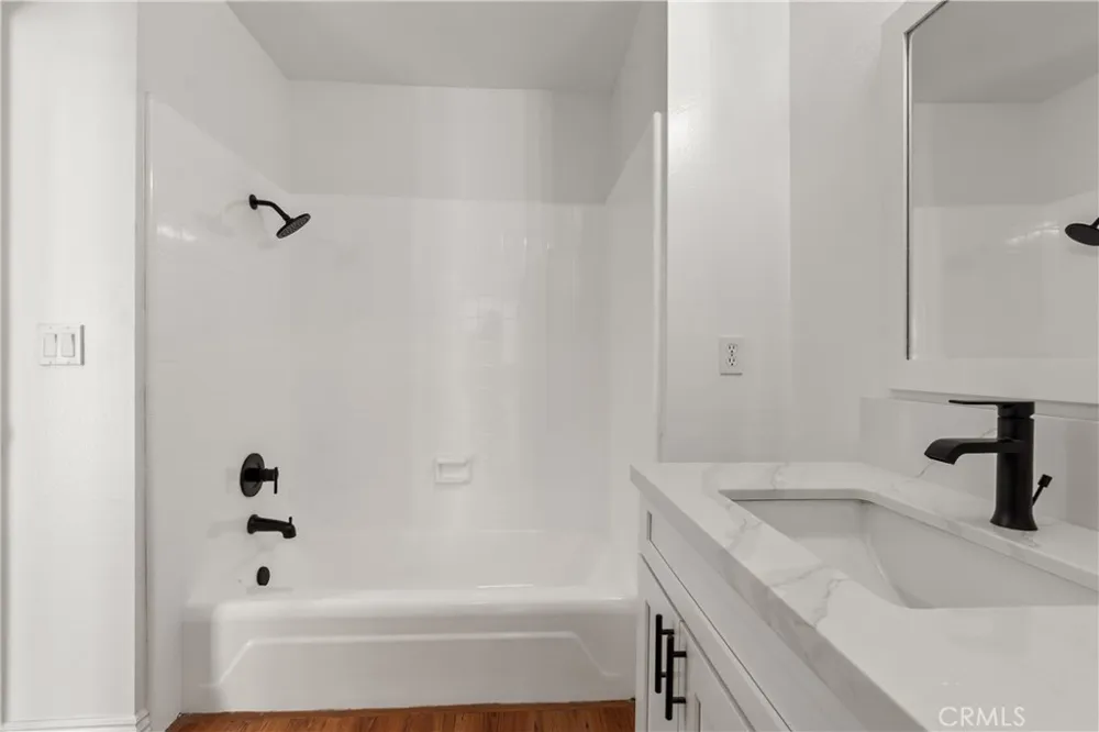 164 Brookline Lane Costa Mesa, CA 92626