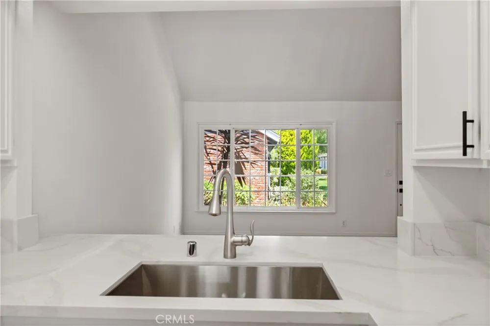164 Brookline Lane Costa Mesa, CA 92626
