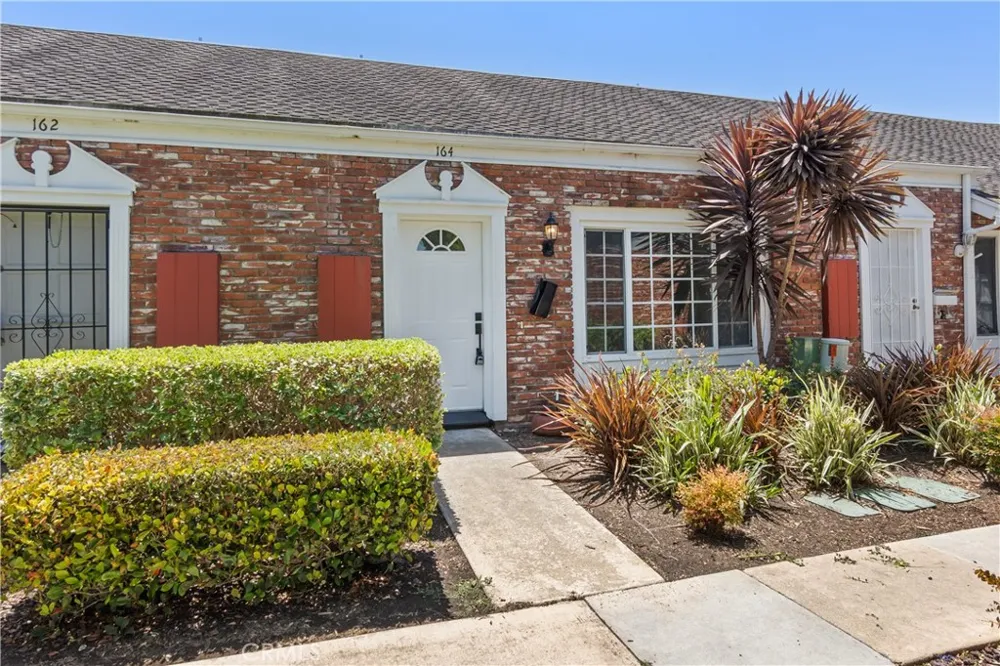 164 Brookline Lane Costa Mesa, CA 92626