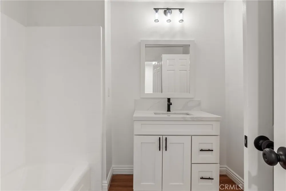 164 Brookline Lane Costa Mesa, CA 92626