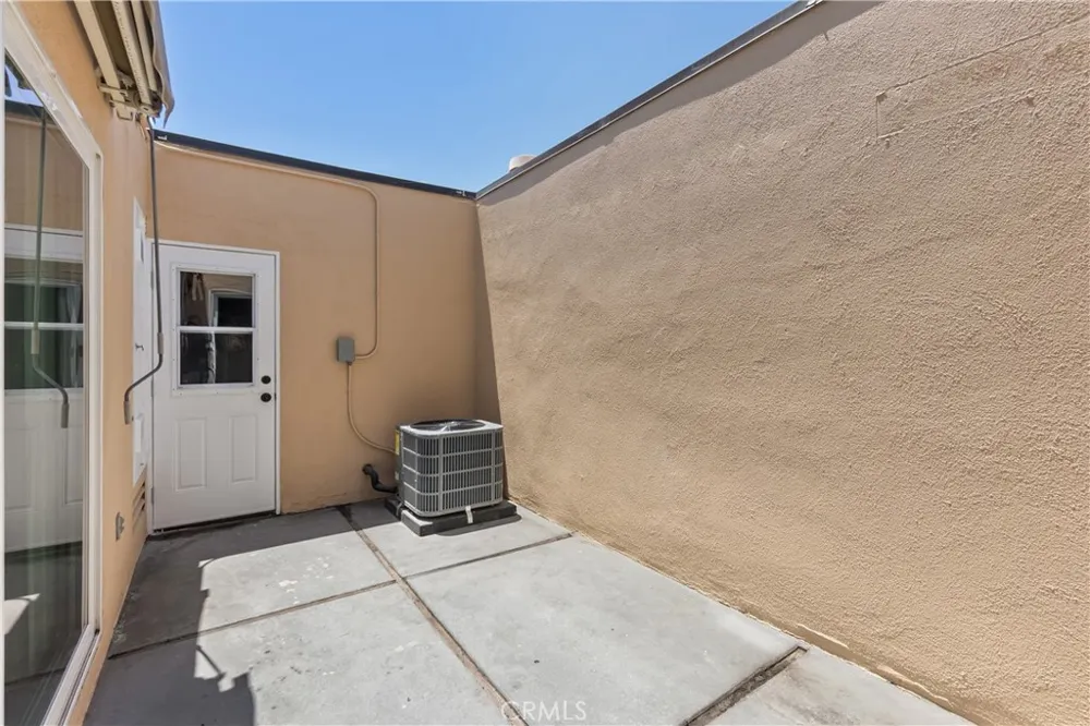 164 Brookline Lane Costa Mesa, CA 92626