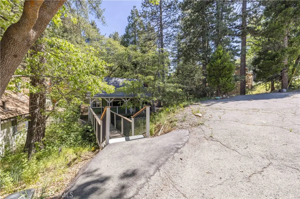 32232 Fern Running Springs, CA 92382