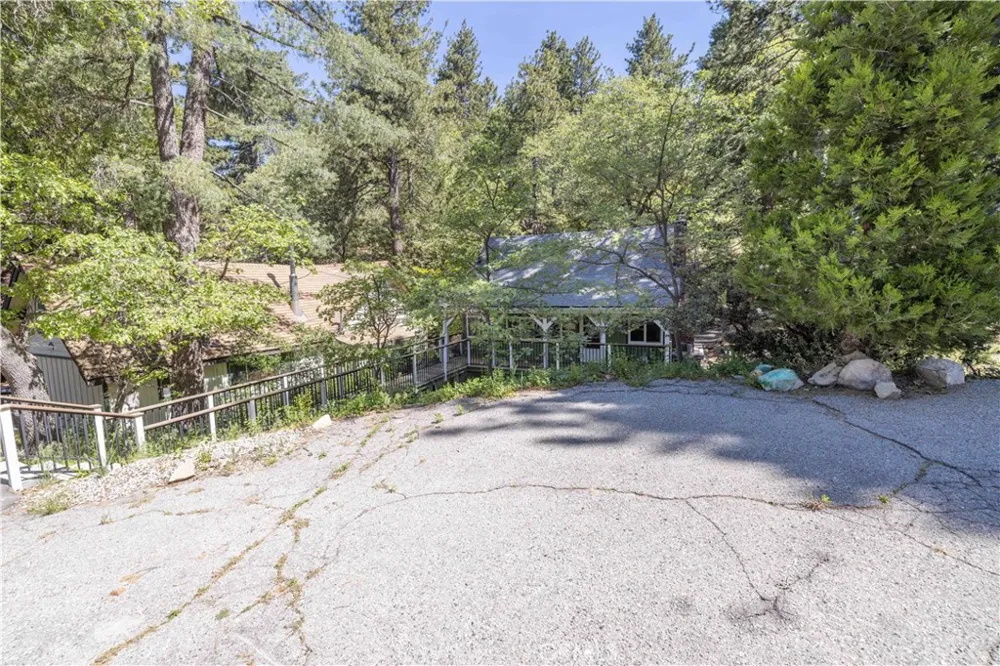32232 Fern Running Springs, CA 92382