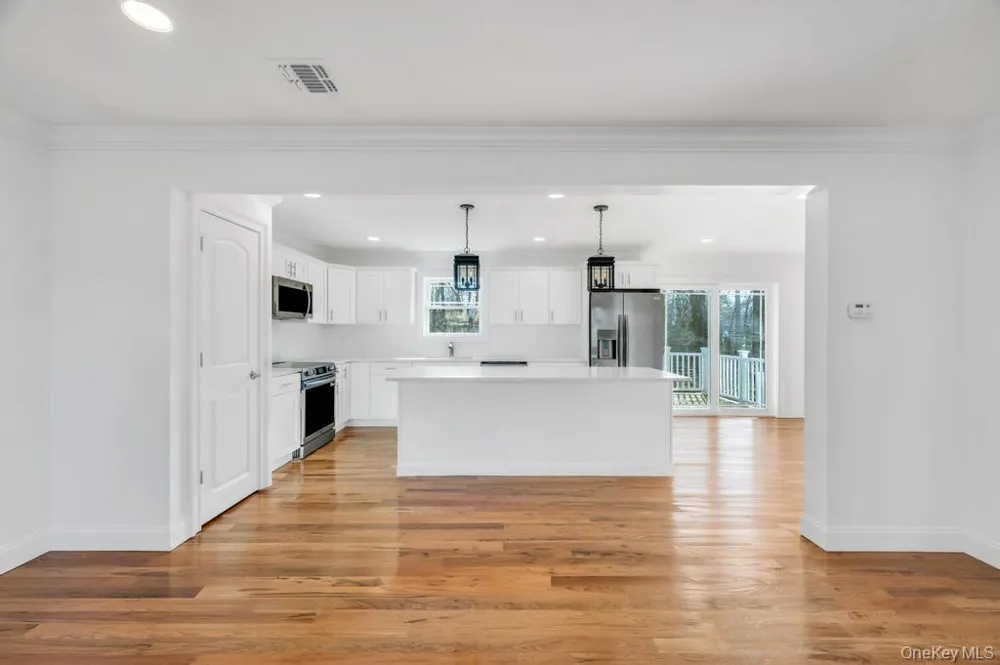 508 Starlight Drive Shirley, NY 11967