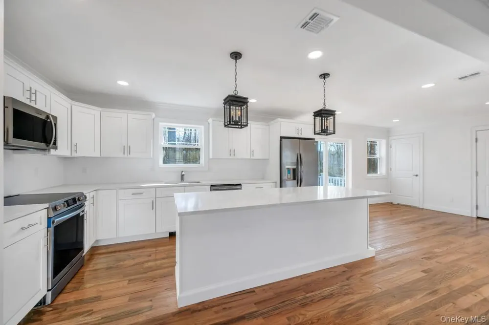 508 Starlight Drive Shirley, NY 11967