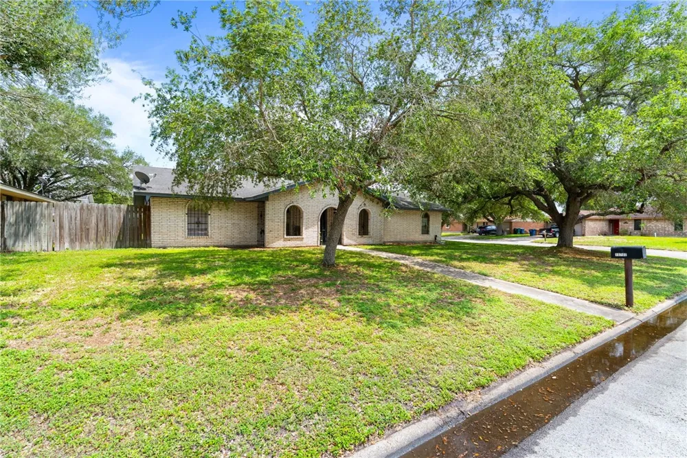 10702 Glenwood Street Corpus Christi, TX 78410