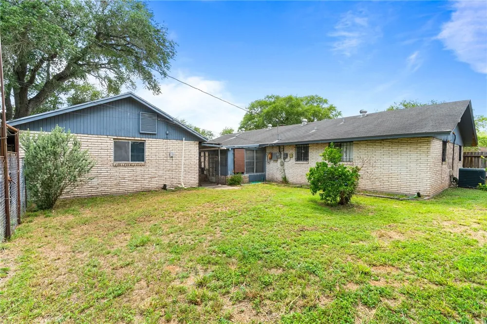 10702 Glenwood Street Corpus Christi, TX 78410