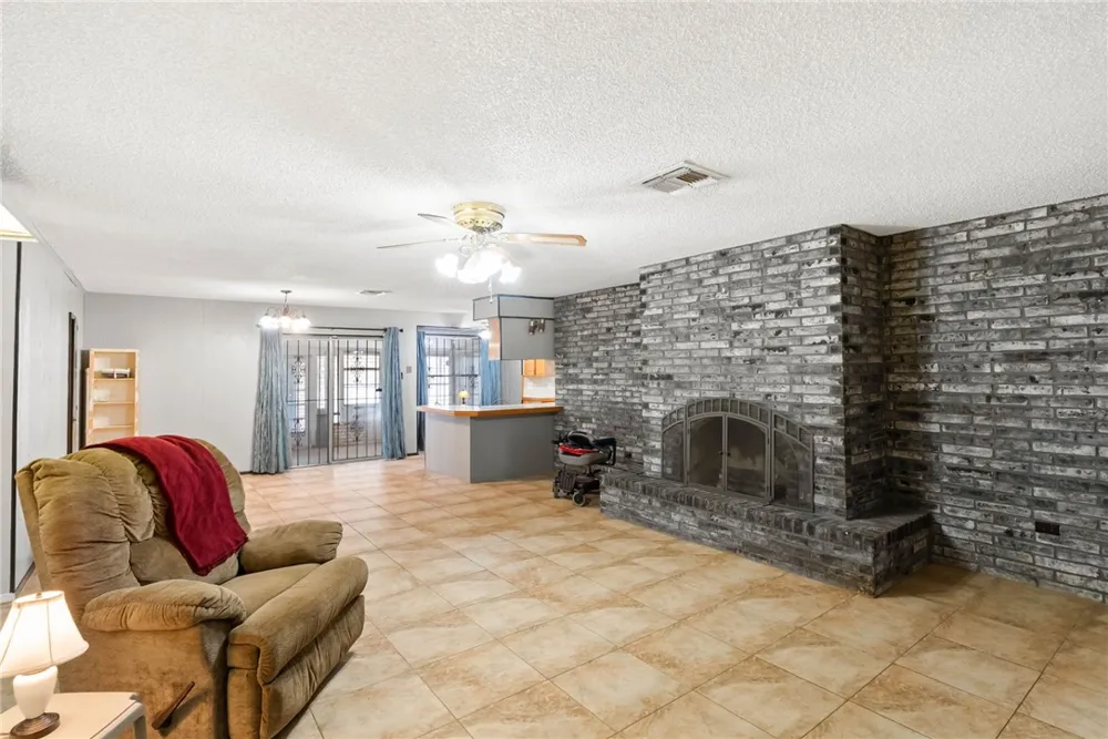 10702 Glenwood Street Corpus Christi, TX 78410