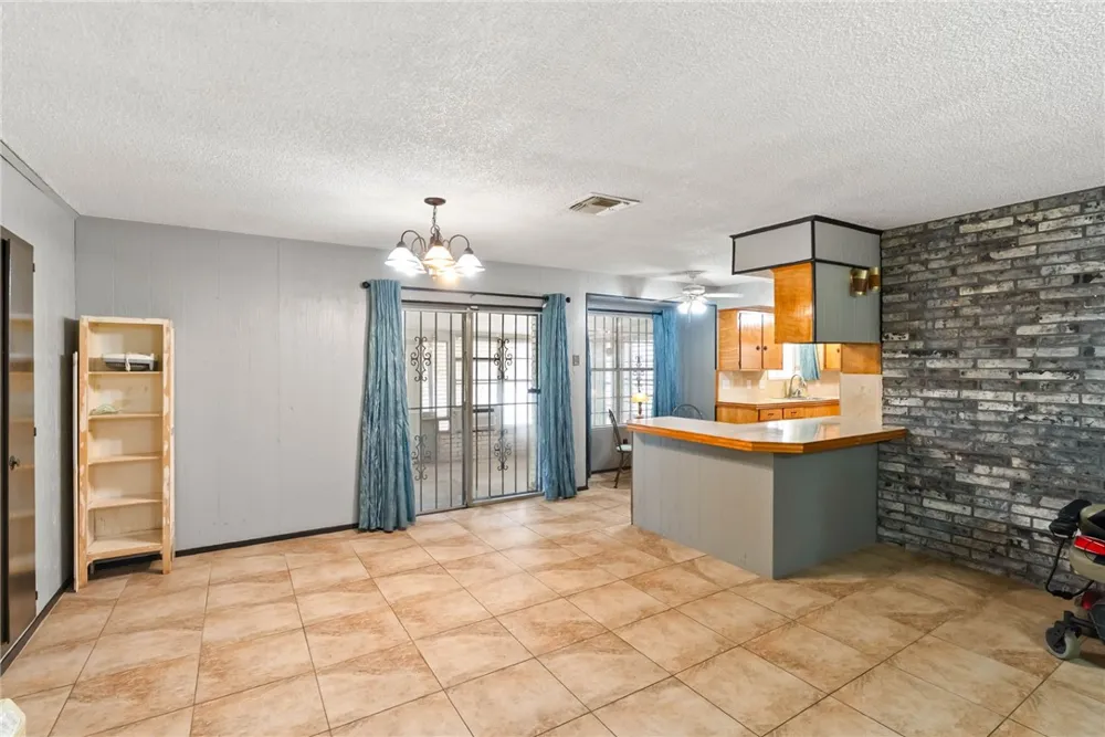 10702 Glenwood Street Corpus Christi, TX 78410