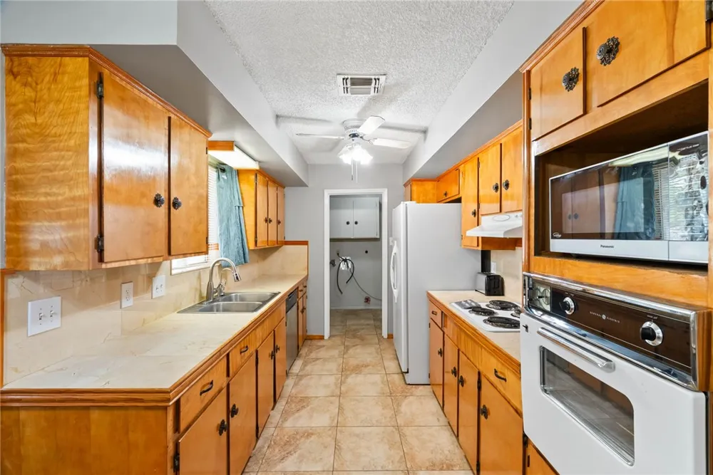 10702 Glenwood Street Corpus Christi, TX 78410