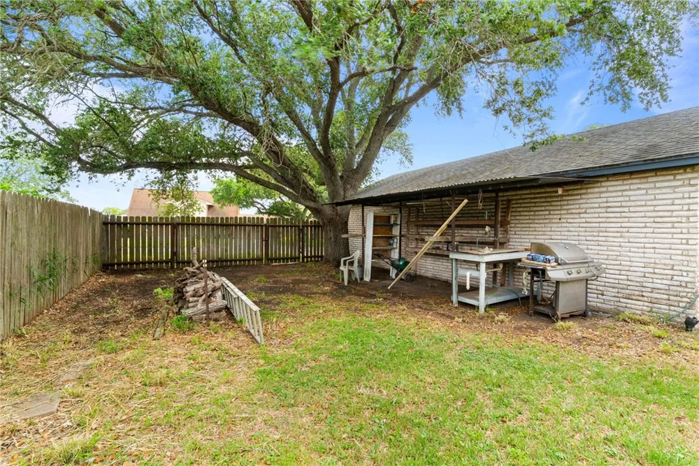 10702 Glenwood Street Corpus Christi, TX 78410