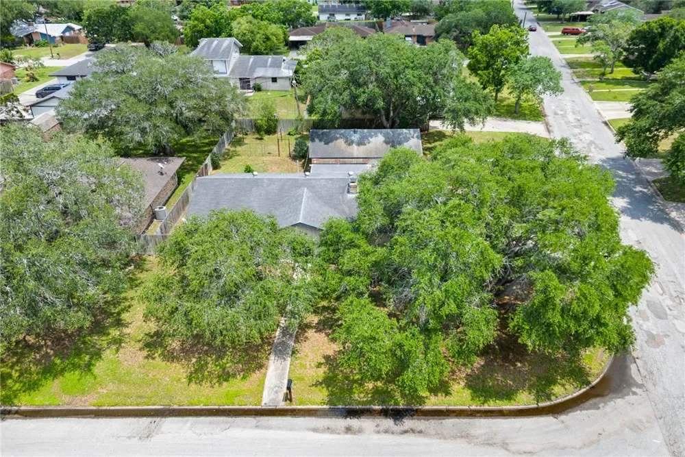 10702 Glenwood Street Corpus Christi, TX 78410
