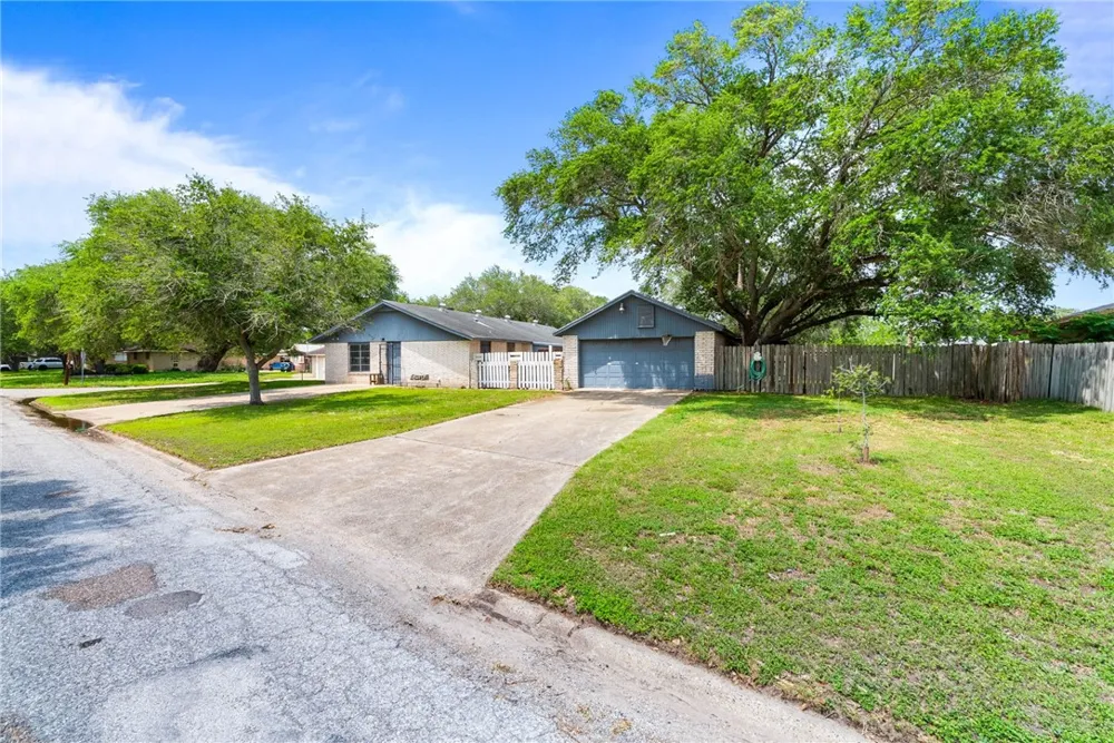 10702 Glenwood Street Corpus Christi, TX 78410