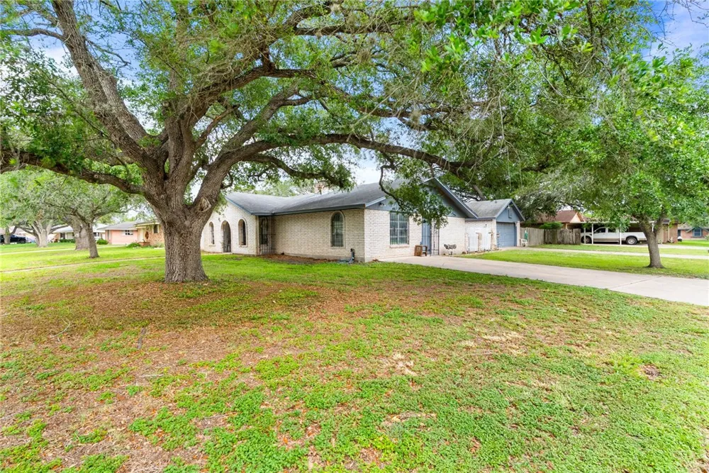 10702 Glenwood Street Corpus Christi, TX 78410
