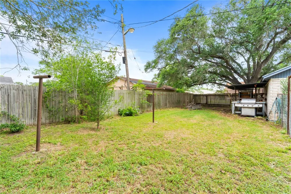 10702 Glenwood Street Corpus Christi, TX 78410