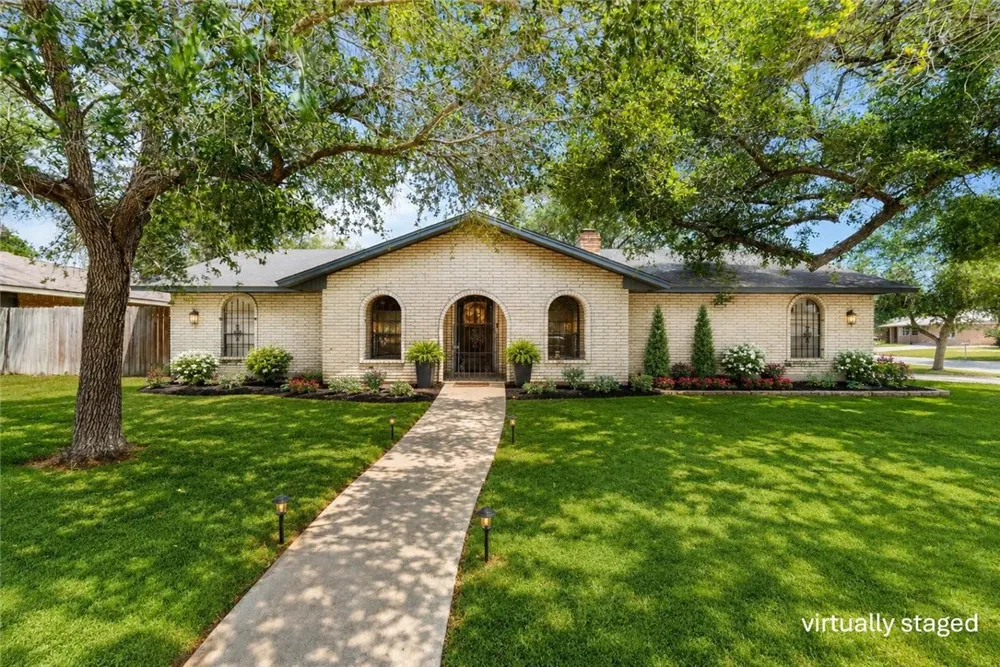 10702 Glenwood Street Corpus Christi, TX 78410