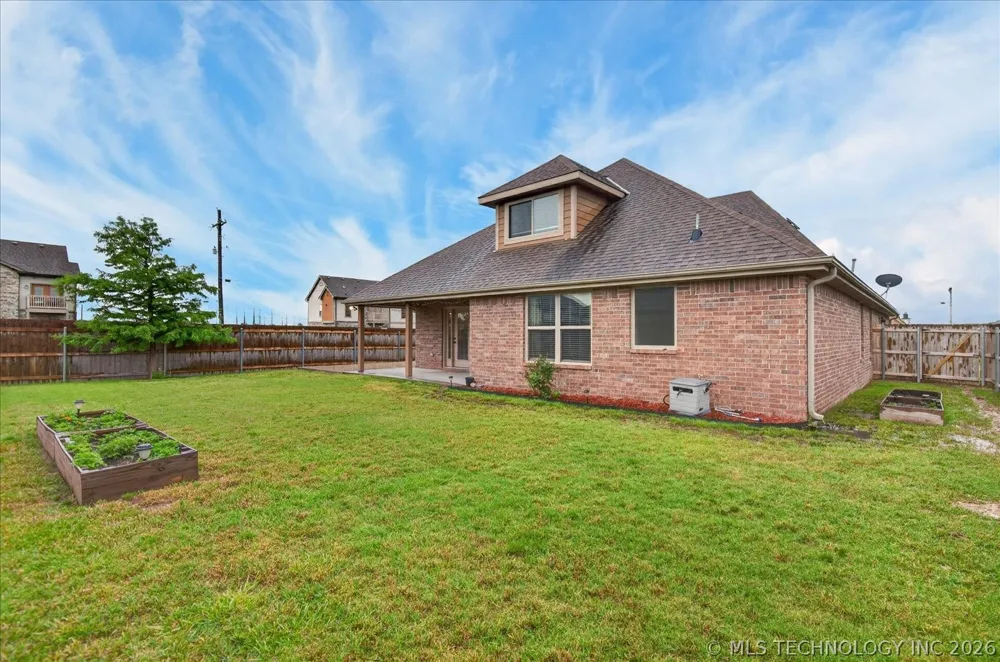 6422 Foxtail Park Drive Bartlesville, OK 74006