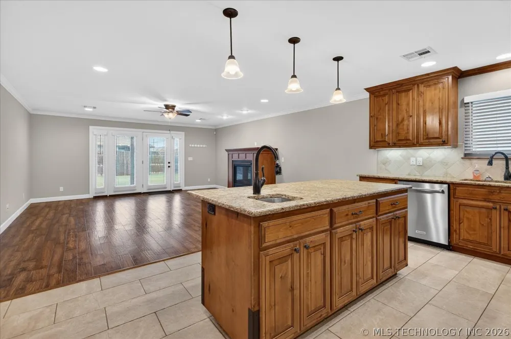 6422 Foxtail Park Drive Bartlesville, OK 74006