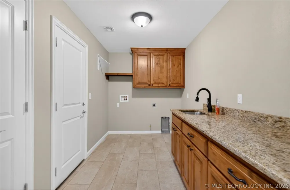 6422 Foxtail Park Drive Bartlesville, OK 74006