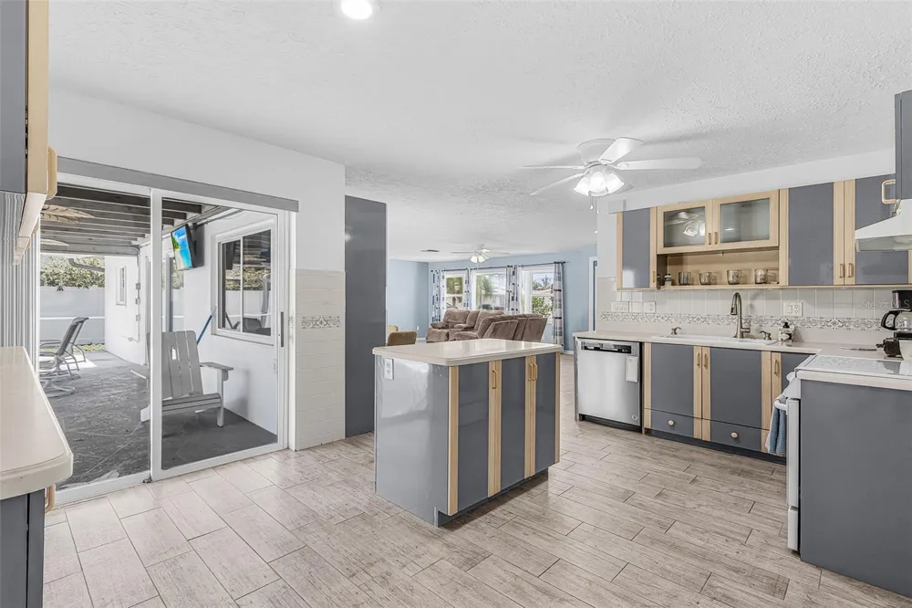 1320 SE 26TH TERRACE Cape Coral, FL 33904
