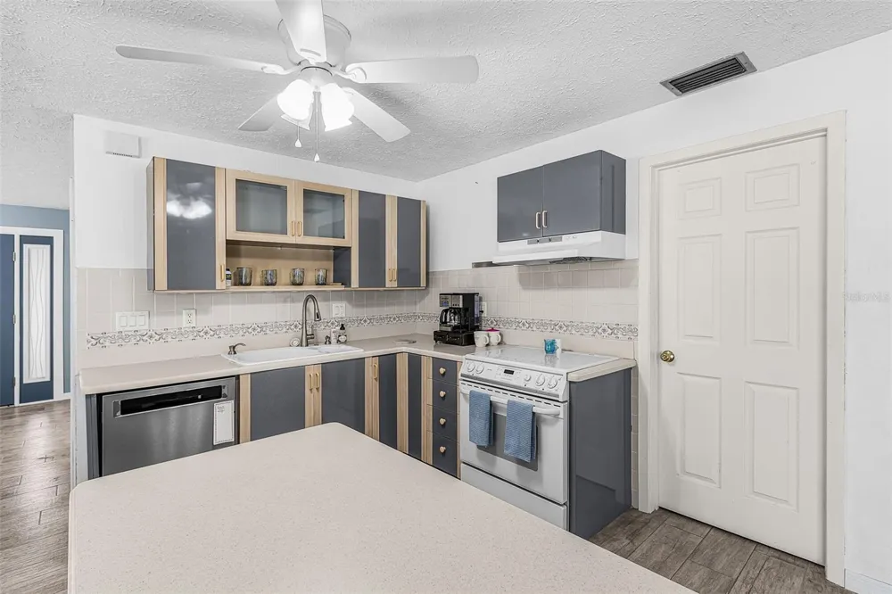 1320 SE 26TH TERRACE Cape Coral, FL 33904