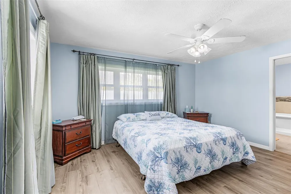 1320 SE 26TH TERRACE Cape Coral, FL 33904