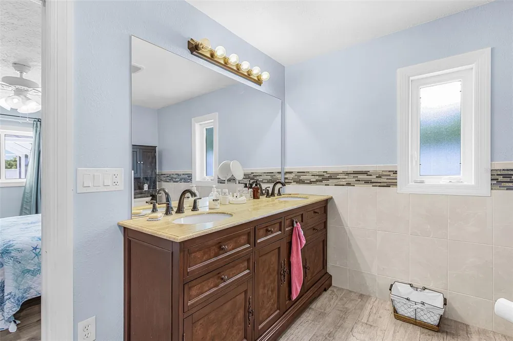 1320 SE 26TH TERRACE Cape Coral, FL 33904