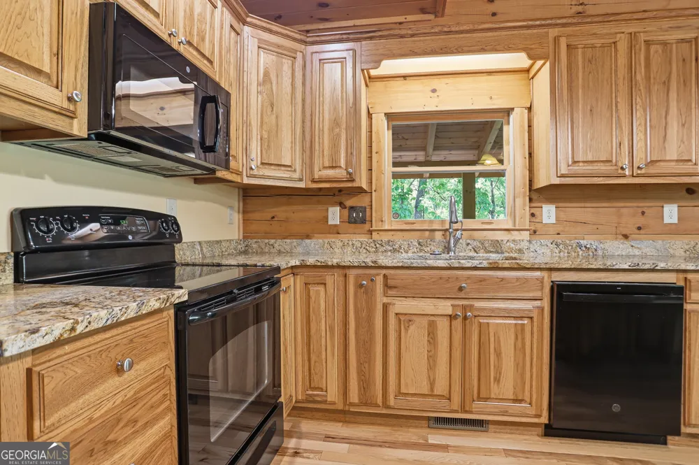 702 Ranch Mountain DR Dahlonega, GA 30533